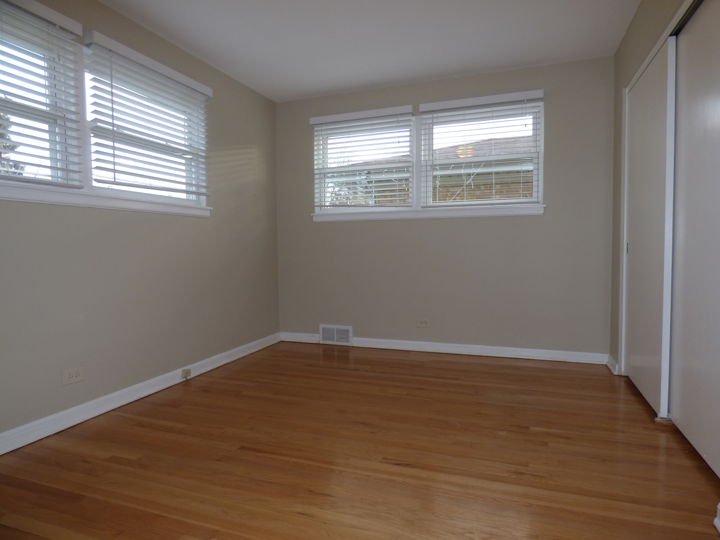 3541 Greenleaf Street Skokie, IL 60076 - Photo 8 of 18