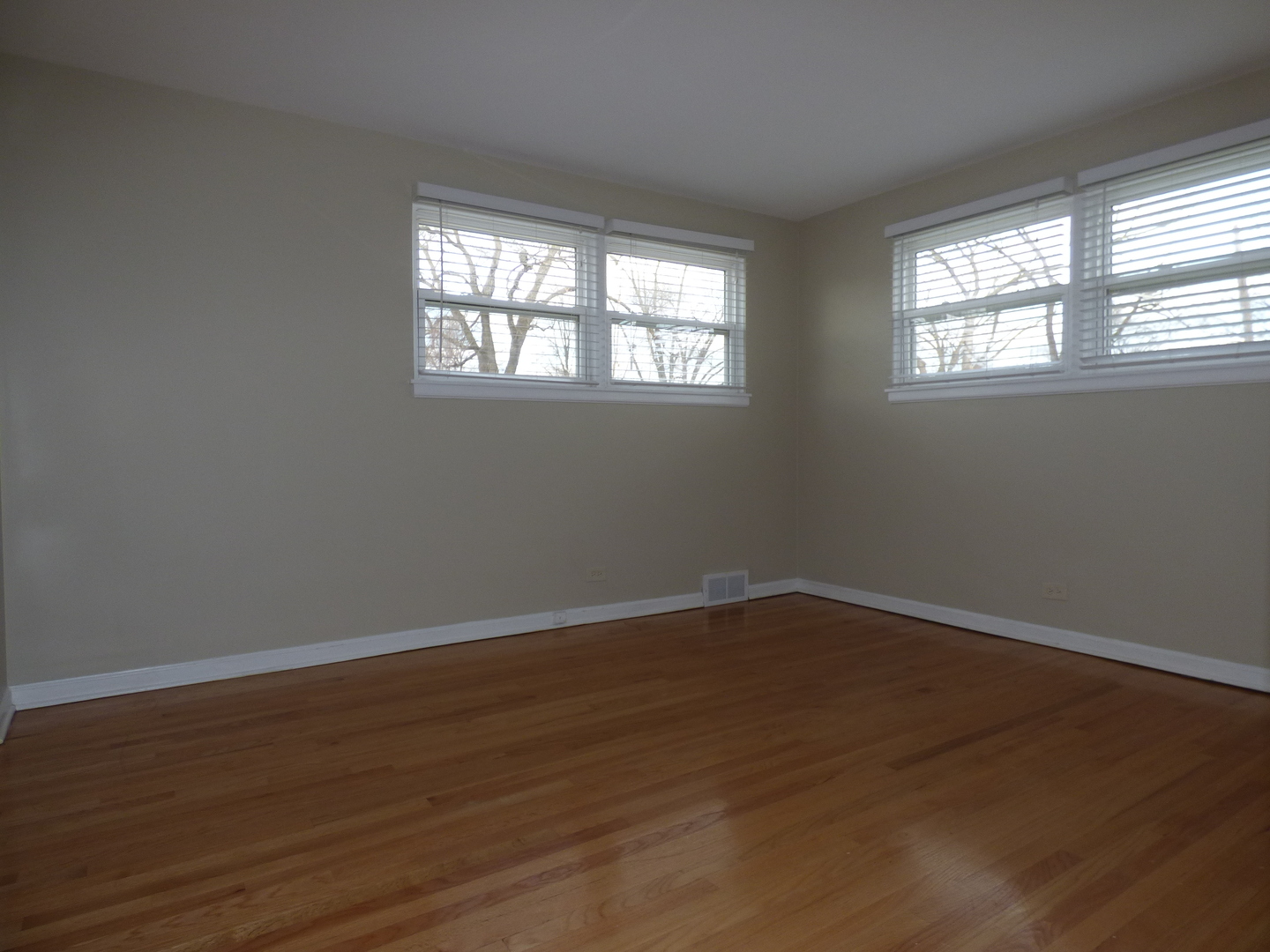 3541 Greenleaf Street Skokie, IL 60076 - Photo 9 of 18