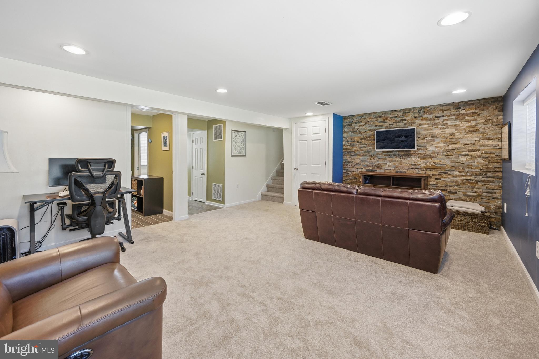 117 Ridge Road Cherry Hill, NJ 08002 - Photo 18 of 41 Electric fireplace --that can stay