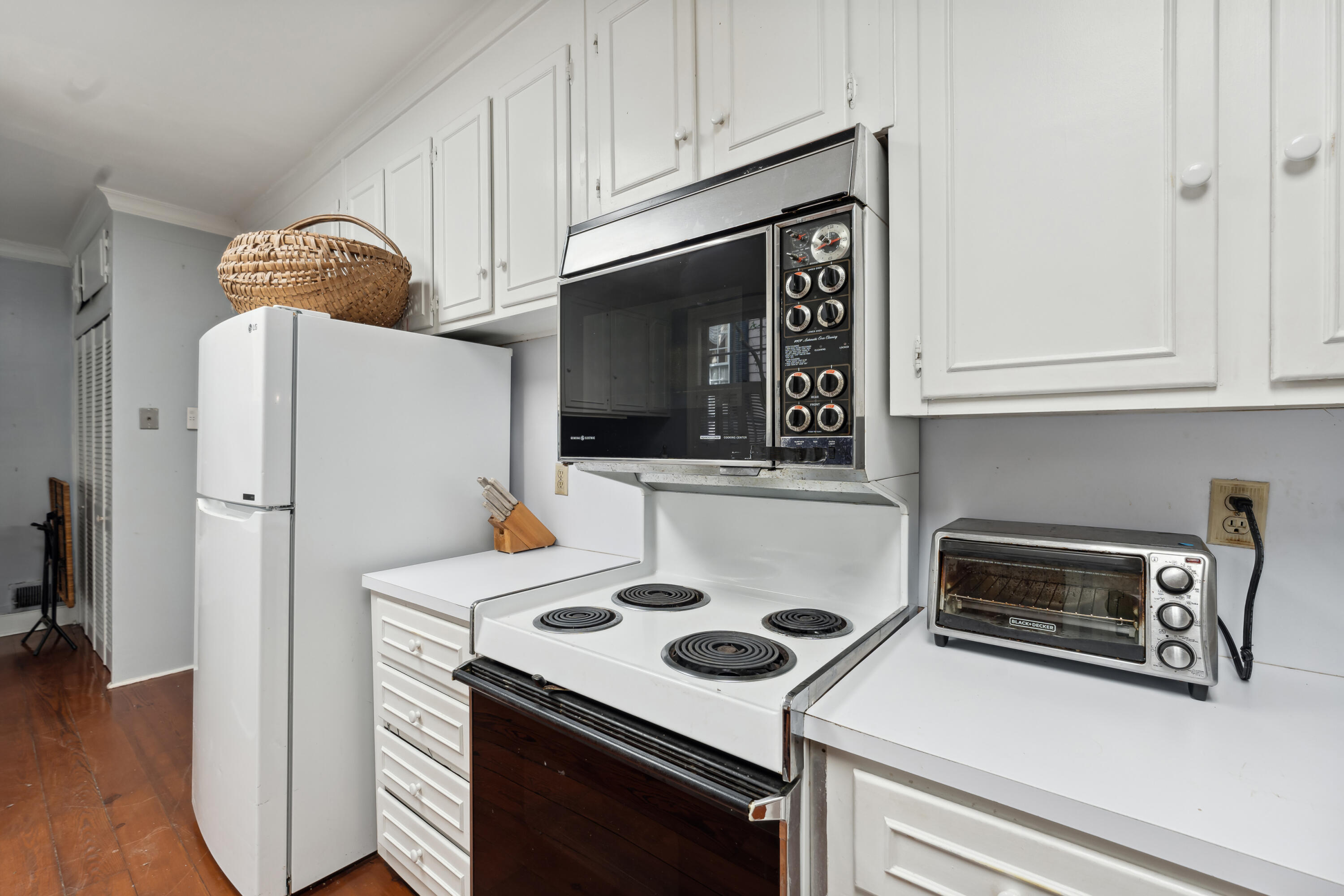 30 South Battery Charleston, SC 29401 - Photo 15 of 45 Kitchen