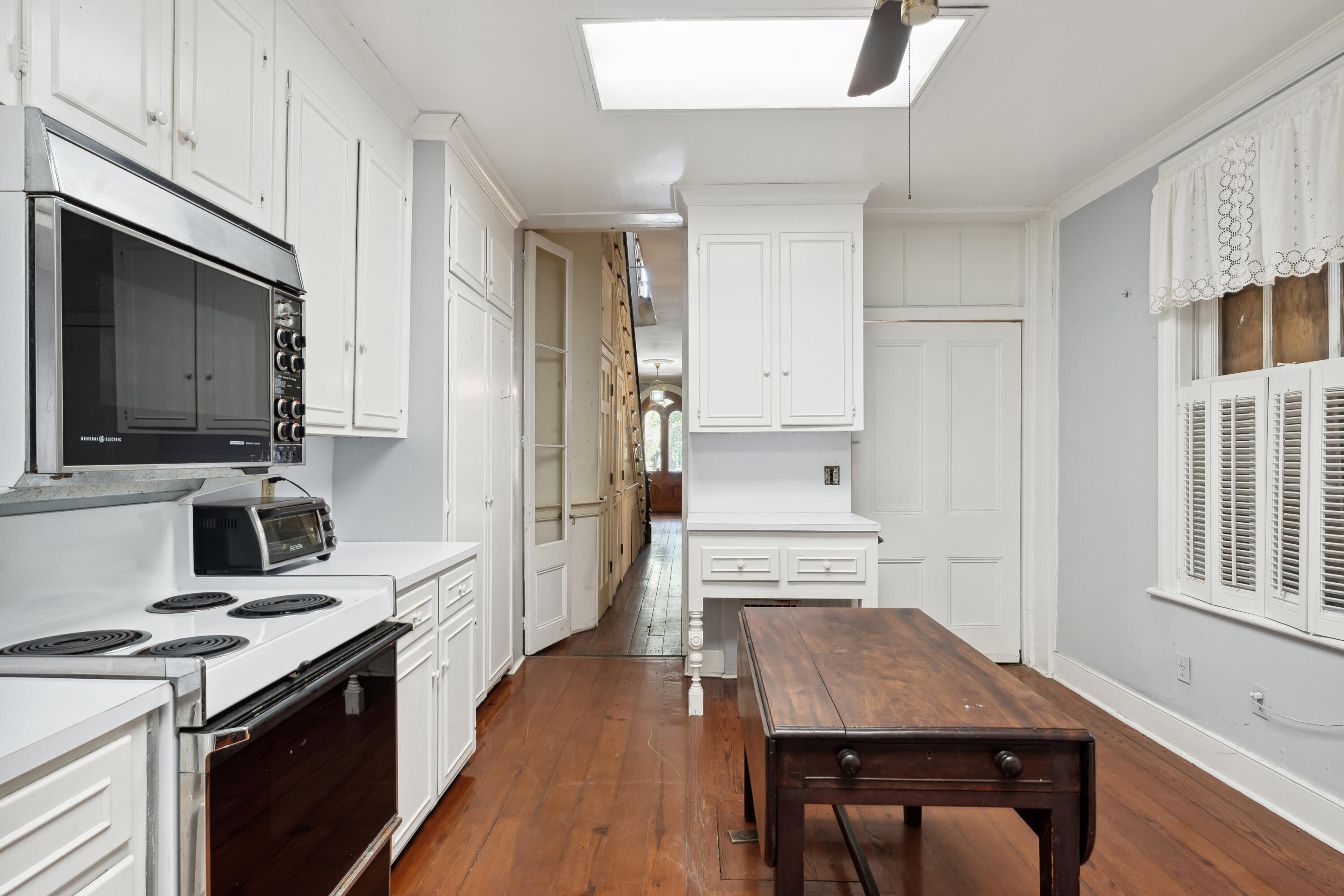 30 South Battery Charleston, SC 29401 - Photo 16 of 45 Kitchen