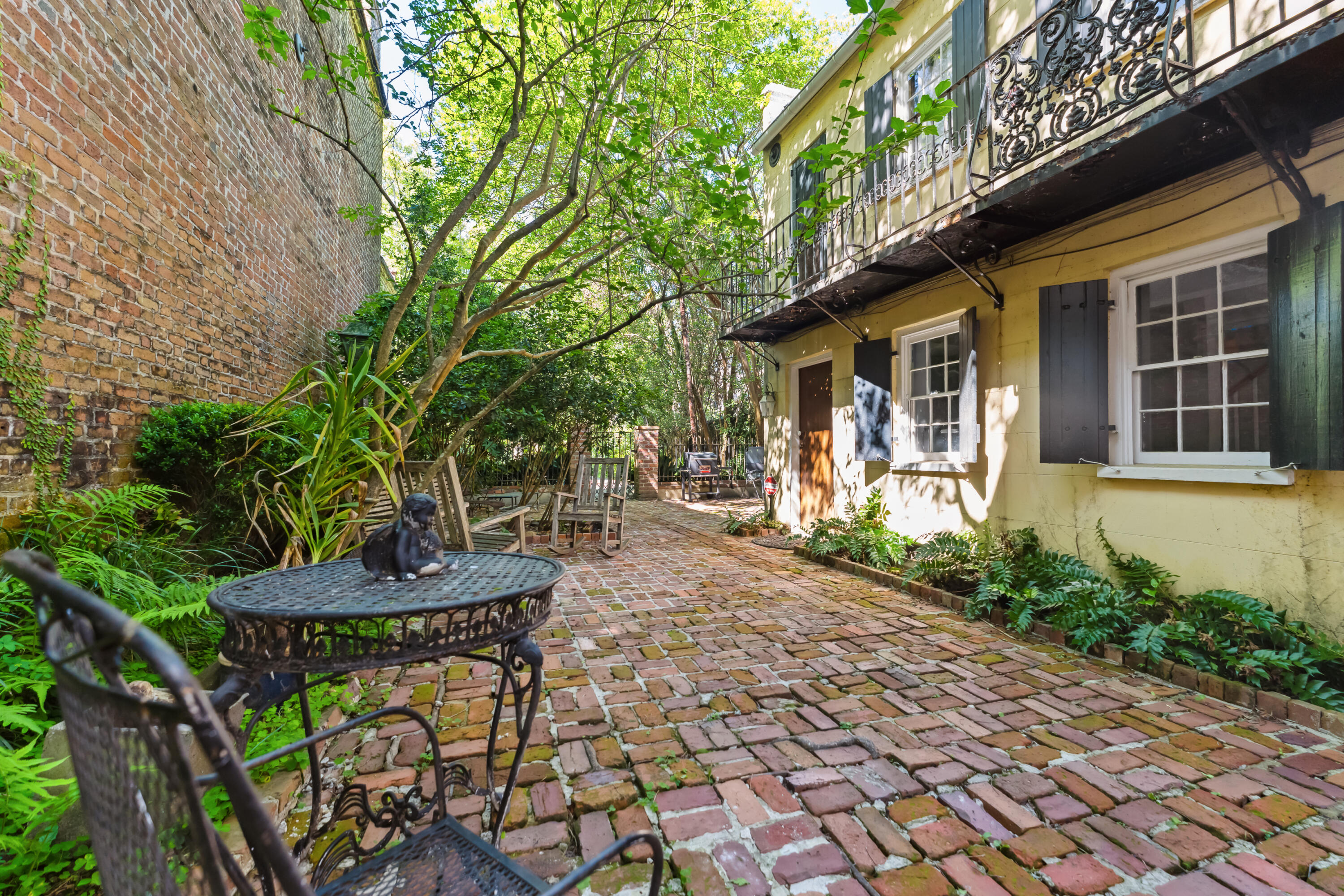 30 South Battery Charleston, SC 29401 - Photo 33 of 45 Courtyard & Carriage House