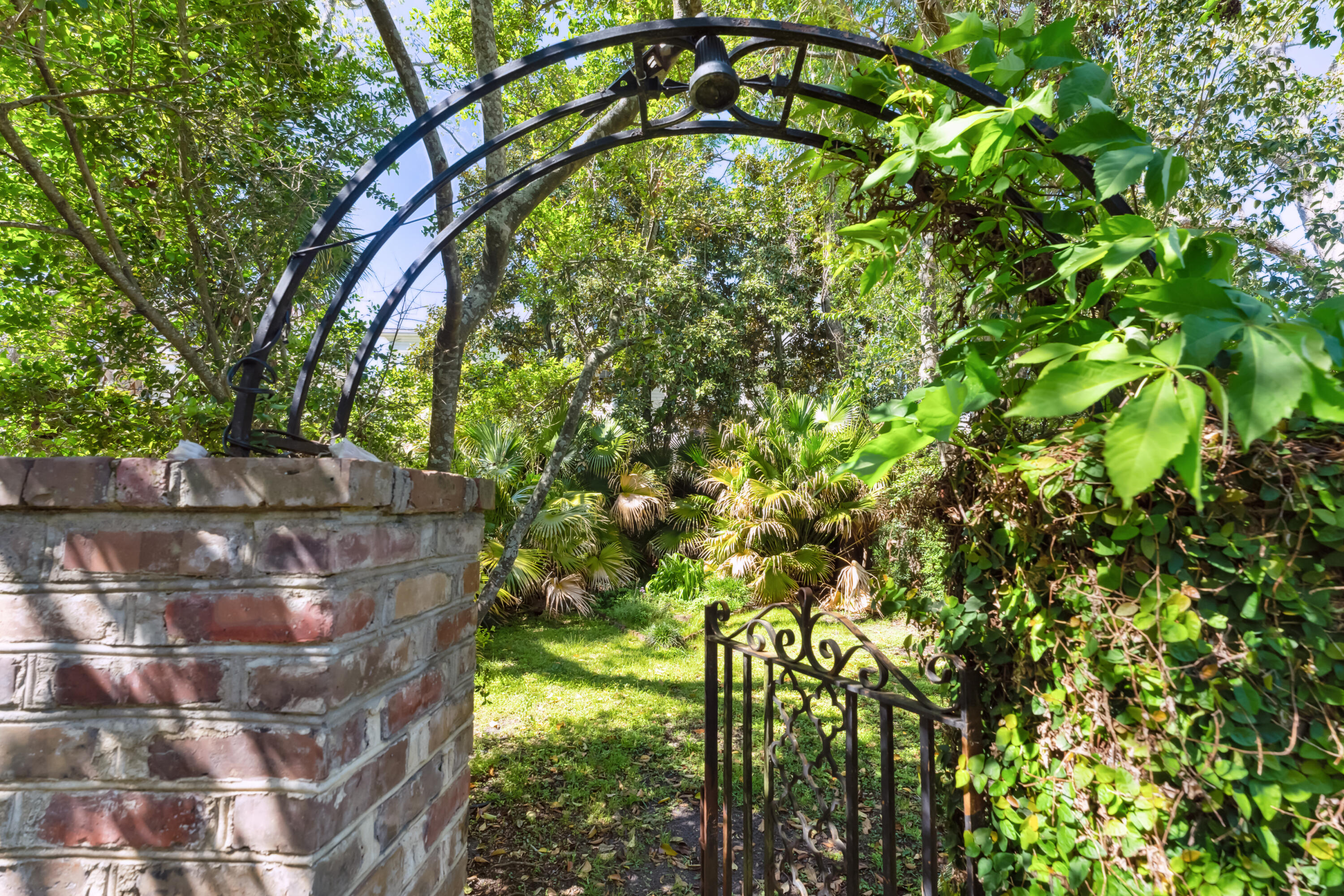 30 South Battery Charleston, SC 29401 - Photo 42 of 45 Grounds