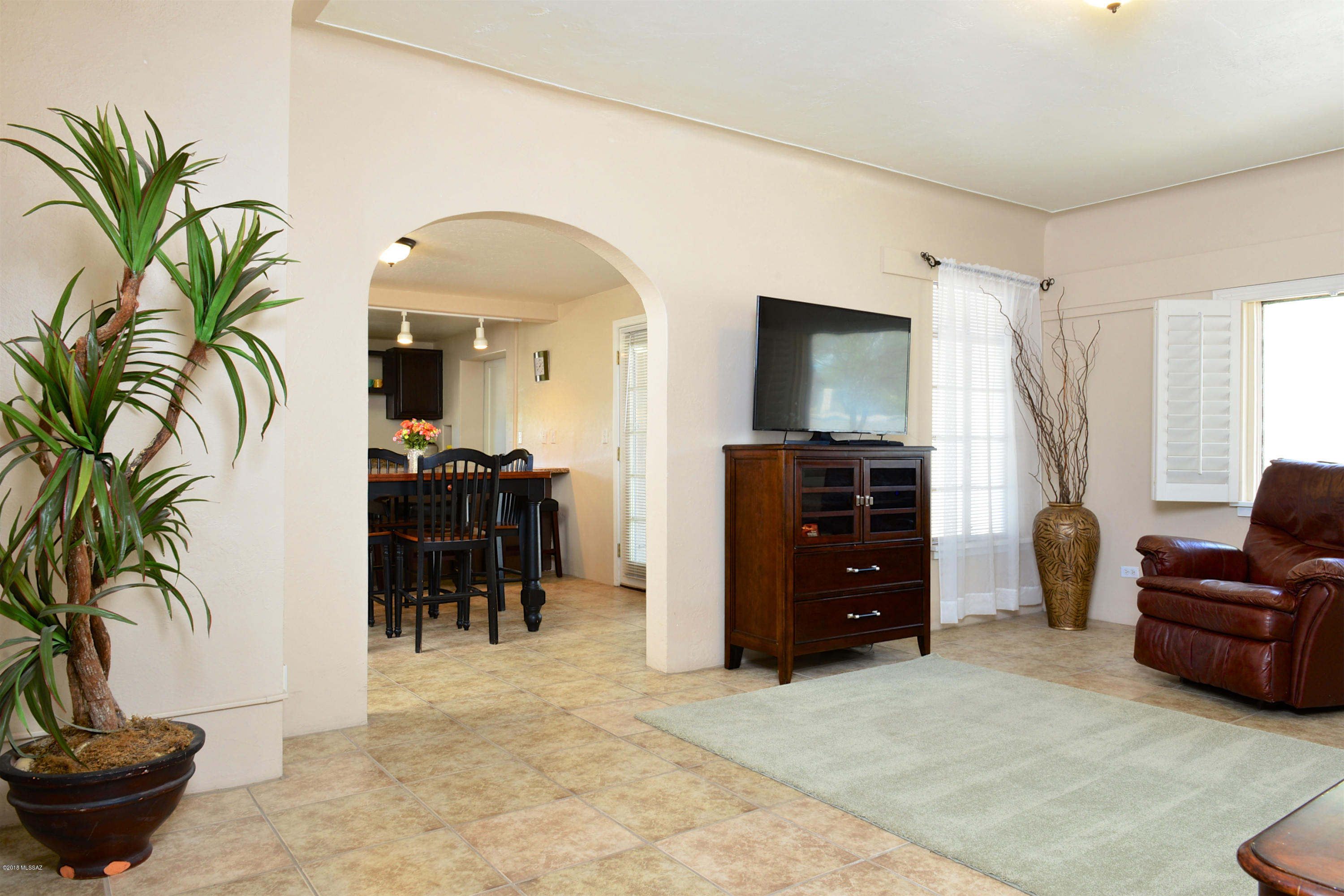 1530 West Wetmore Road, Unit 1 & 2 Tucson, AZ 85705 - Photo 3 of 40 Gallery Image 3