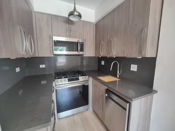 $2,500 | 5135 South Kenwood Avenue, Unit 501, Chicago, IL 60615