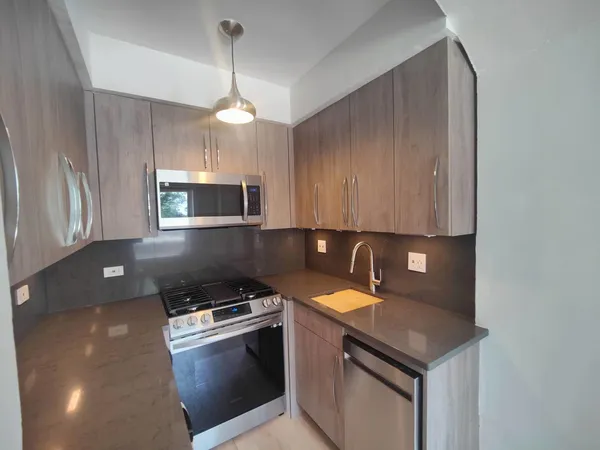 $2,500 | 5135 South Kenwood Avenue, Unit 501, Chicago, IL 60615
