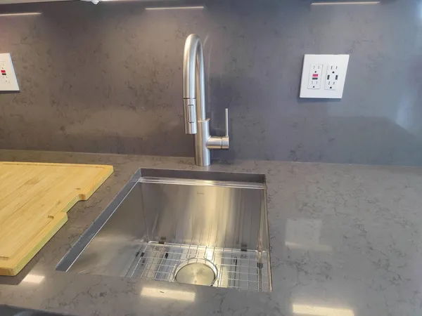 $2,500 | 5135 South Kenwood Avenue, Unit 501, Chicago, IL 60615