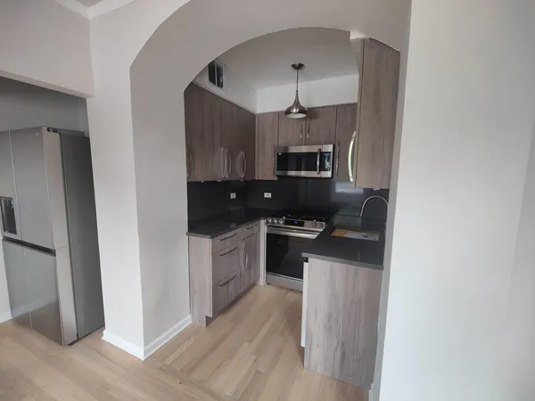 $2,500 | 5135 South Kenwood Avenue, Unit 501, Chicago, IL 60615