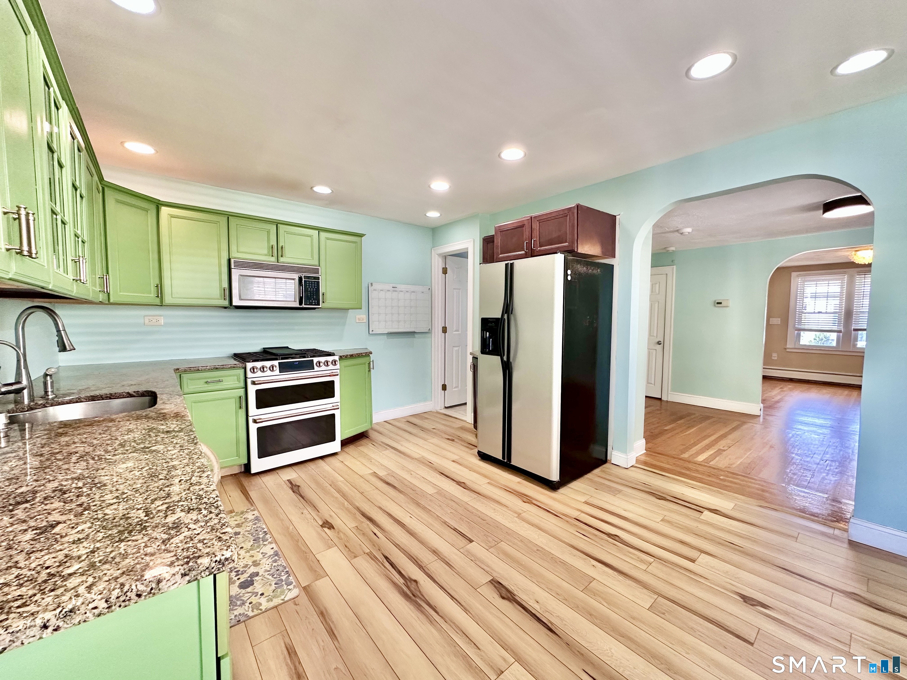 416 Lighthouse Road New Haven, CT 06512 - Photo 10 of 24