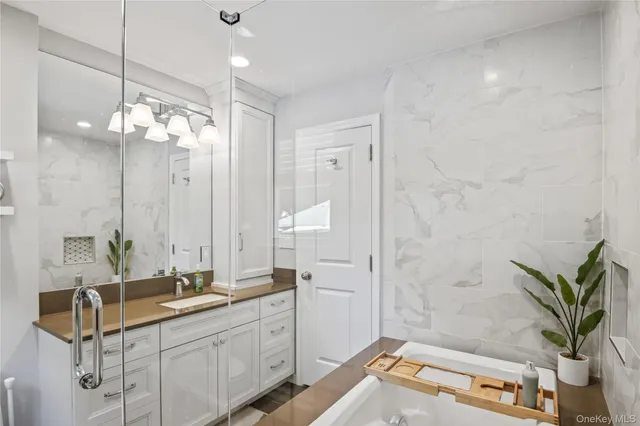 $749,000 | 5 Norma Lane, Kings Park, NY 11754