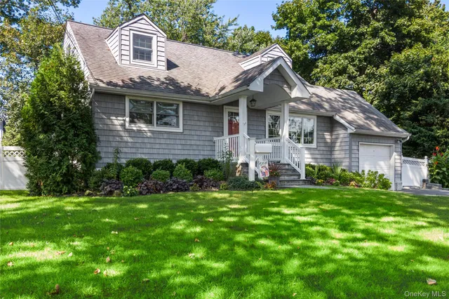 $749,000 | 5 Norma Lane, Kings Park, NY 11754