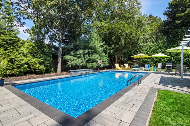 $749,000 | 5 Norma Lane, Kings Park, NY 11754