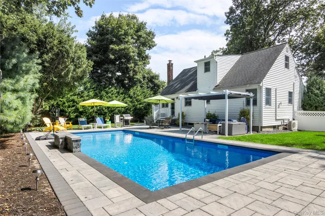 $749,000 | 5 Norma Lane, Kings Park, NY 11754