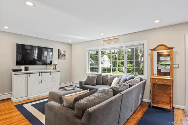 $749,000 | 5 Norma Lane, Kings Park, NY 11754