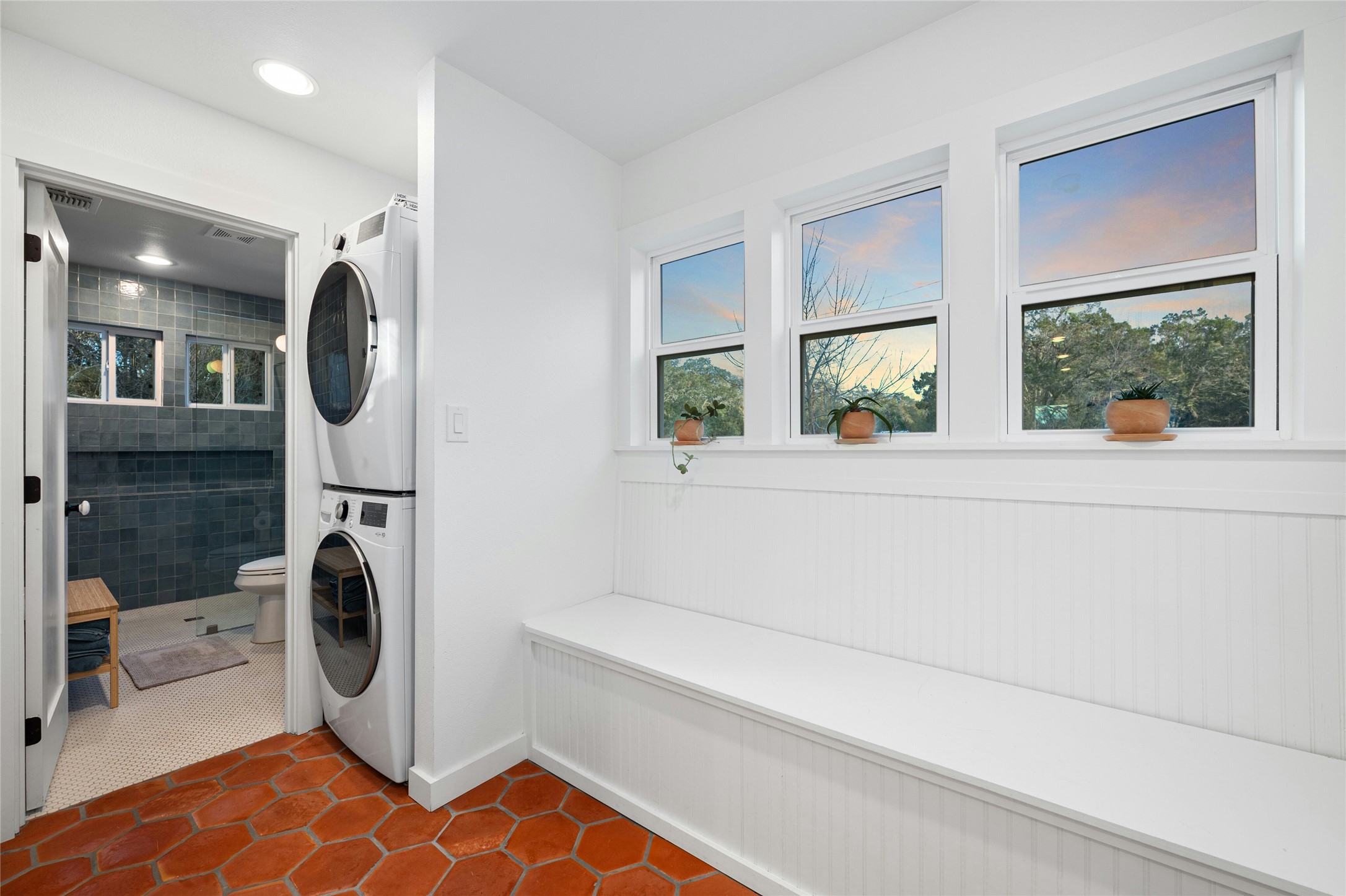 550 Cliffside Road Wimberley, TX 78676 - Photo 23 of 35 a view of living room washer and dryer