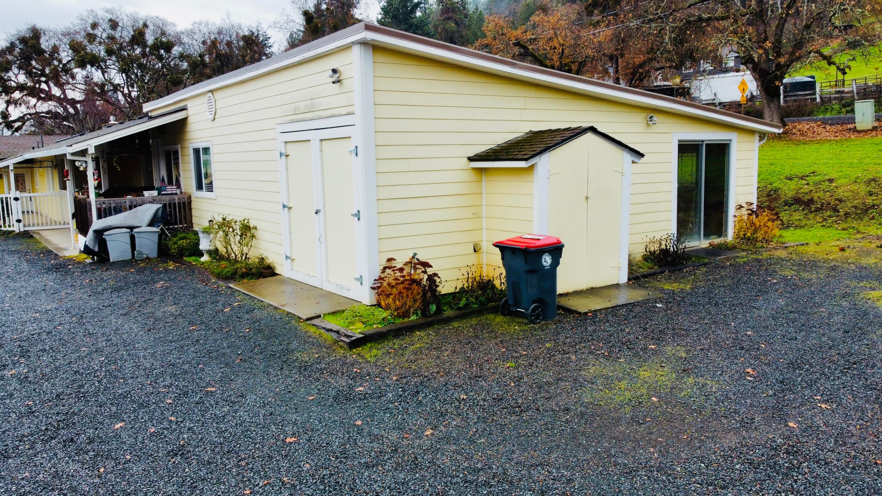 3812 Old Stage Road Central Point, OR 97502 - Photo 20 of 38 Workshop/Shed/Sunroom