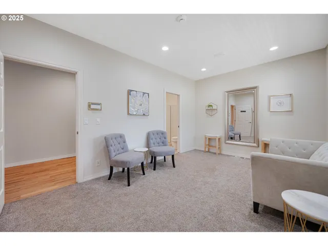 a view of a house with backyard