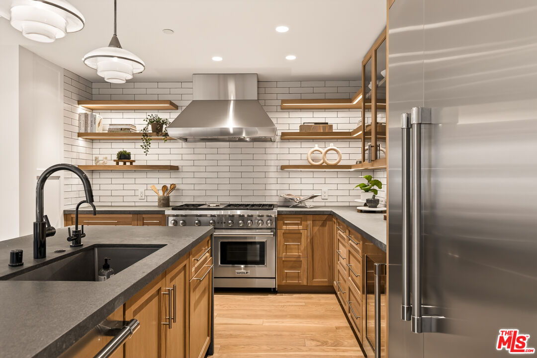 564 Rialto Avenue Venice, CA 90291 - Photo 14 of 47