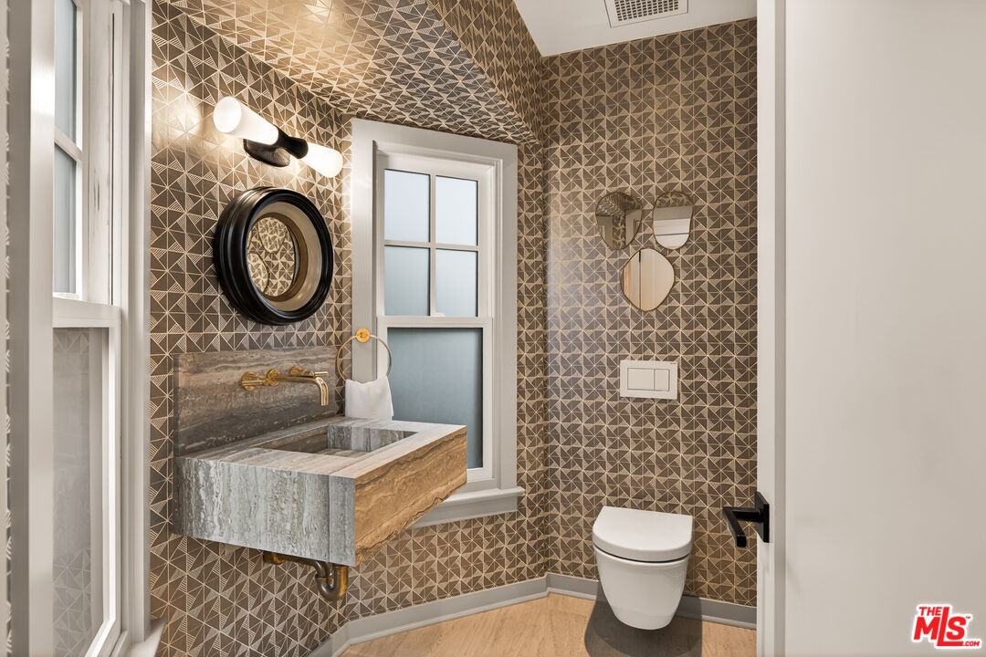 564 Rialto Avenue Venice, CA 90291 - Photo 18 of 47