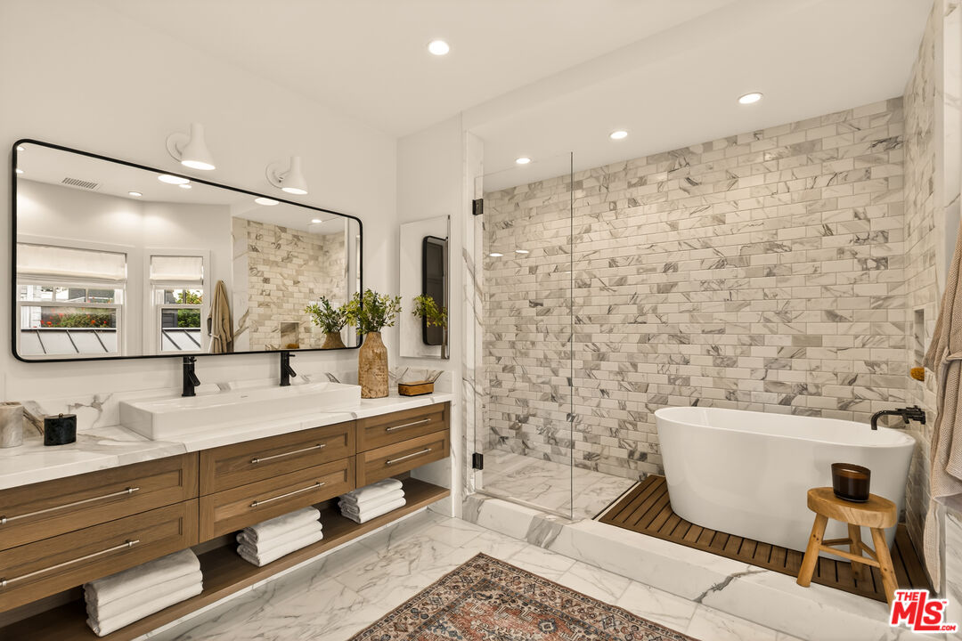 564 Rialto Avenue Venice, CA 90291 - Photo 23 of 47