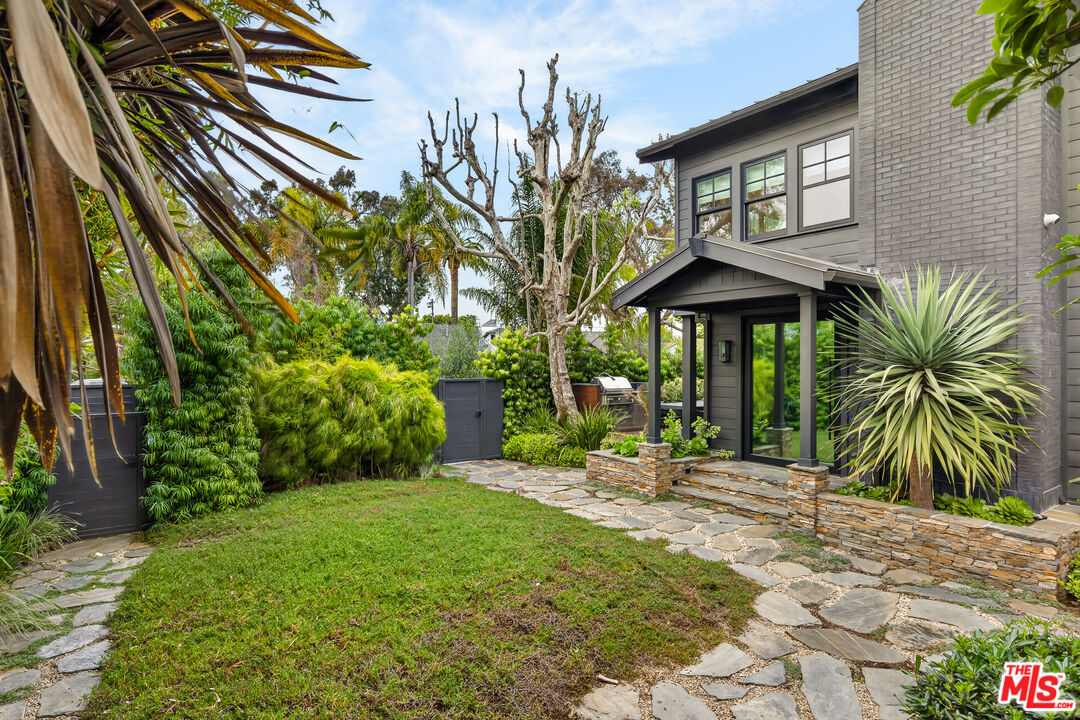 564 Rialto Avenue Venice, CA 90291 - Photo 33 of 47