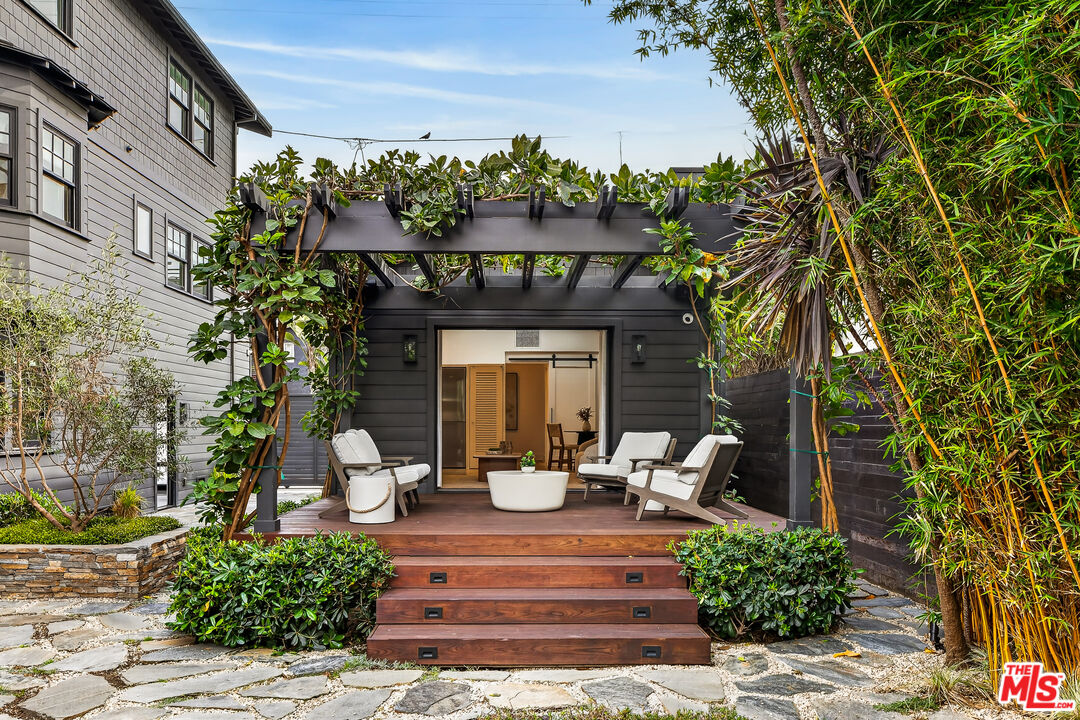 564 Rialto Avenue Venice, CA 90291 - Photo 34 of 47