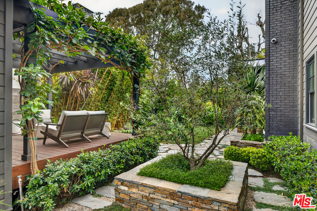 564 Rialto Avenue Venice, CA 90291 - Photo 35 of 47