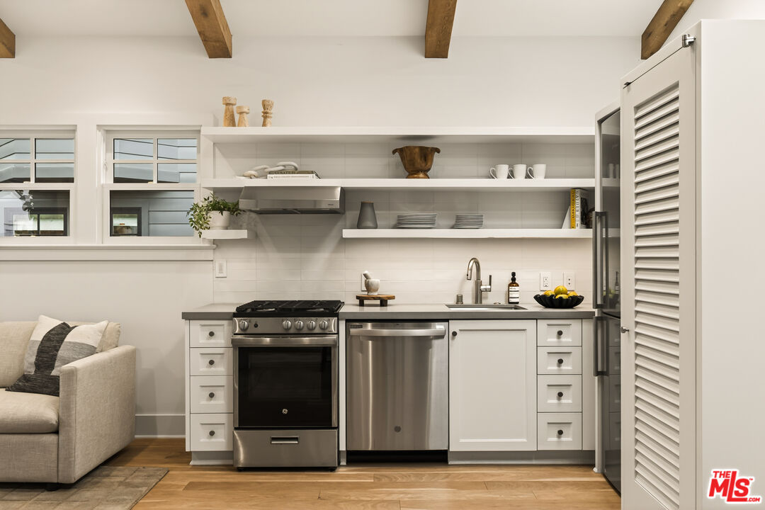 564 Rialto Avenue Venice, CA 90291 - Photo 39 of 47