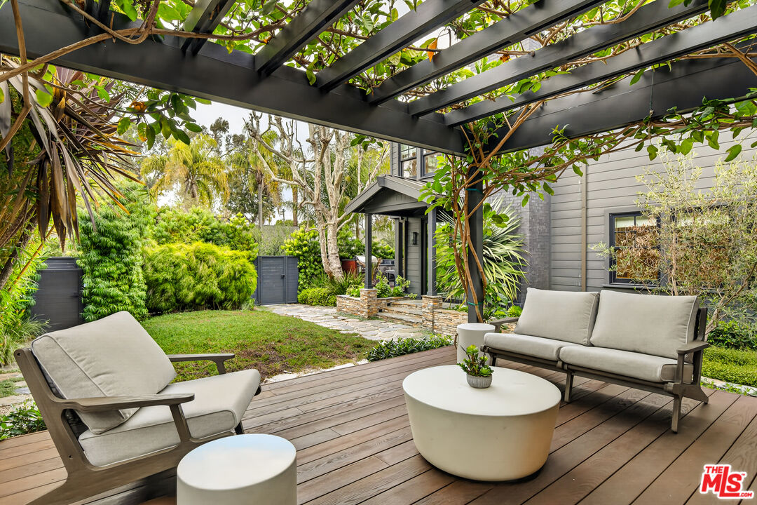 564 Rialto Avenue Venice, CA 90291 - Photo 41 of 47