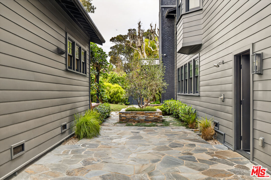 564 Rialto Avenue Venice, CA 90291 - Photo 45 of 47