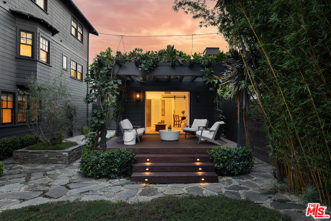 564 Rialto Avenue Venice, CA 90291 - Photo 5 of 47