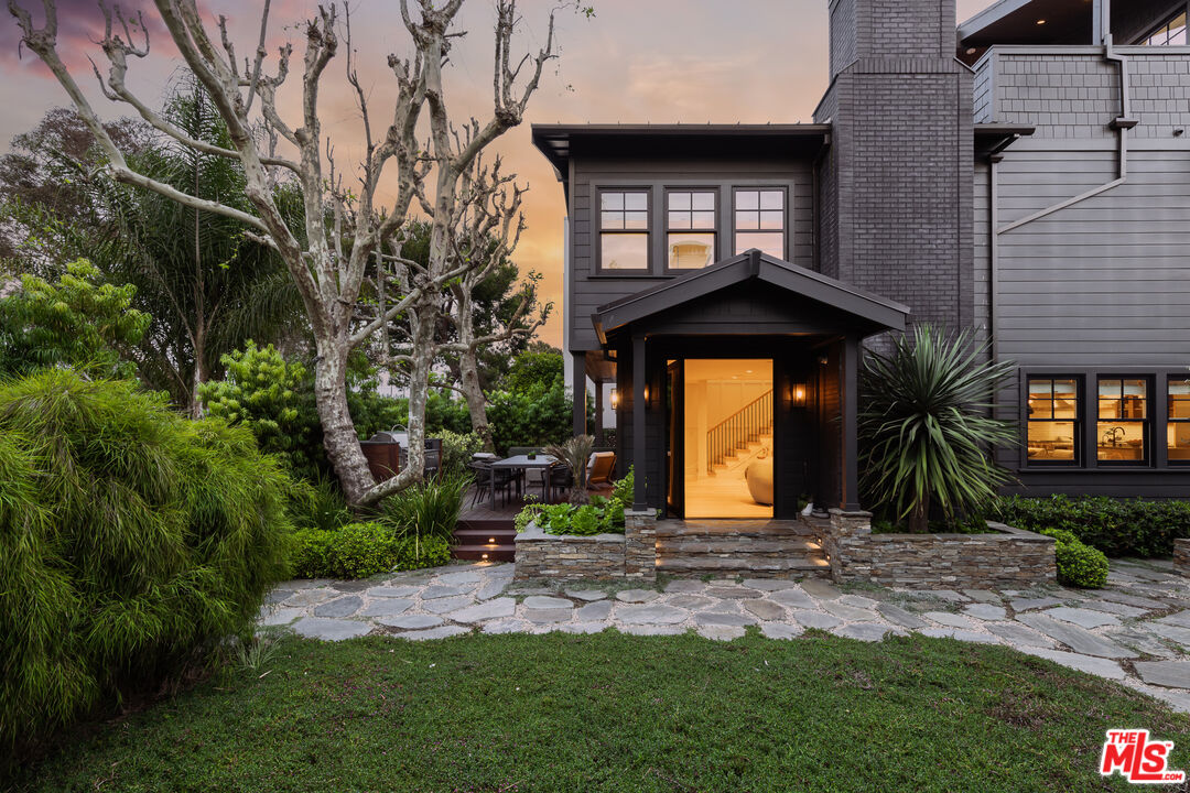 564 Rialto Avenue Venice, CA 90291 - Photo 6 of 47