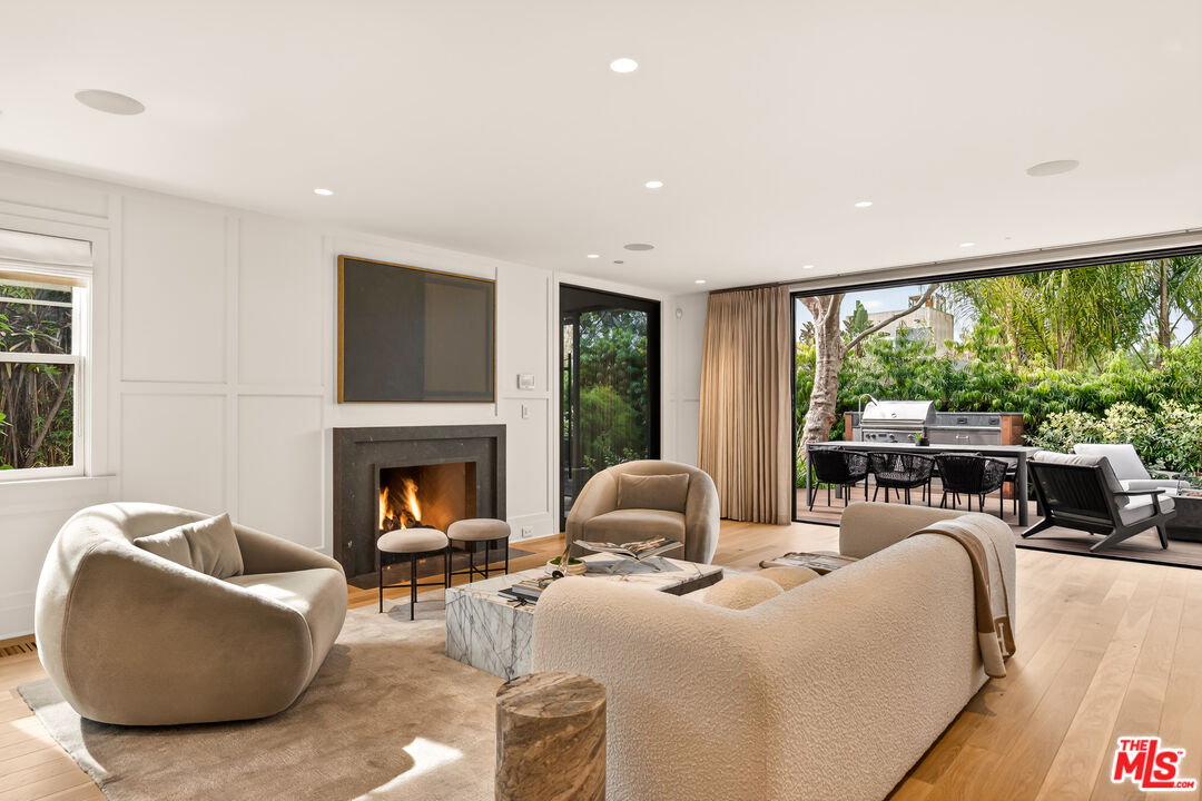 564 Rialto Avenue Venice, CA 90291 - Photo 8 of 47