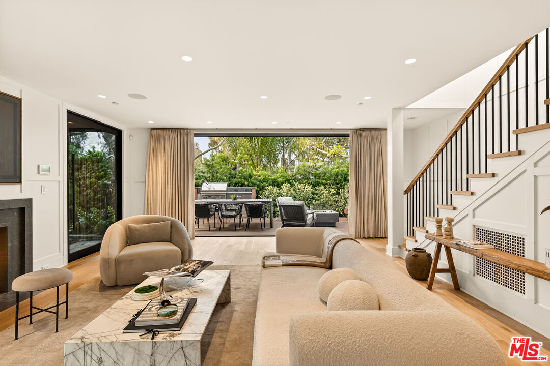 564 Rialto Avenue Venice, CA 90291 - Photo 9 of 47