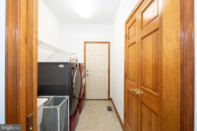 a view of walk in closet