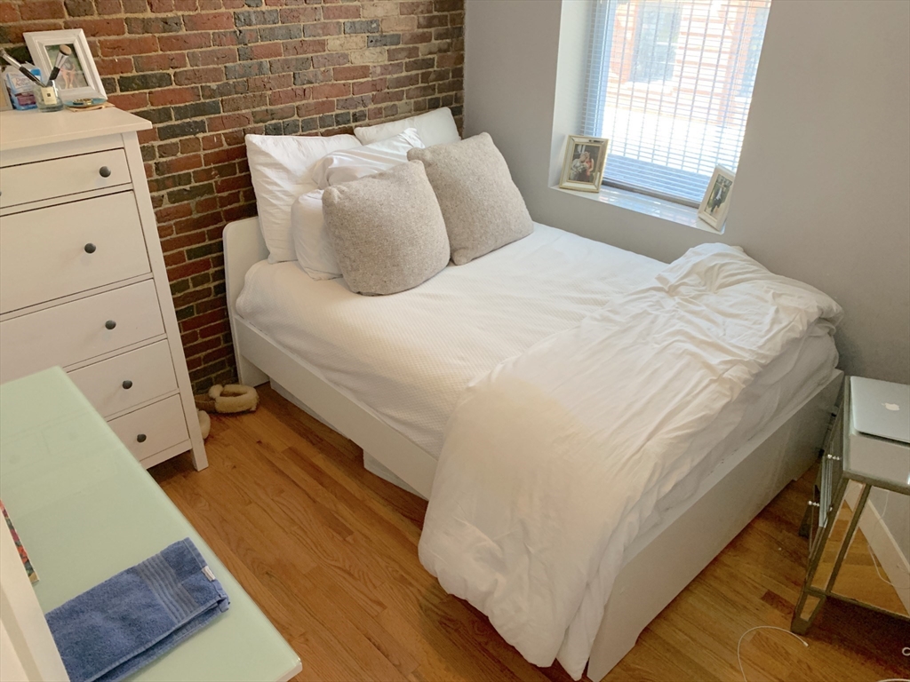 178 North Street, Unit 2 Boston, MA 02113 - Photo 11 of 14