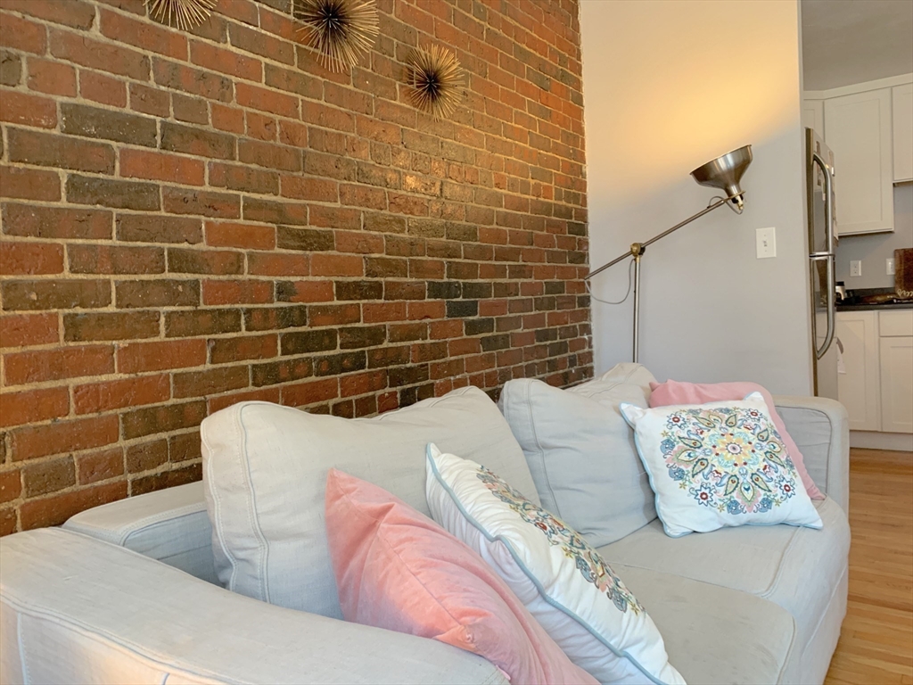 178 North Street, Unit 2 Boston, MA 02113 - Photo 4 of 14