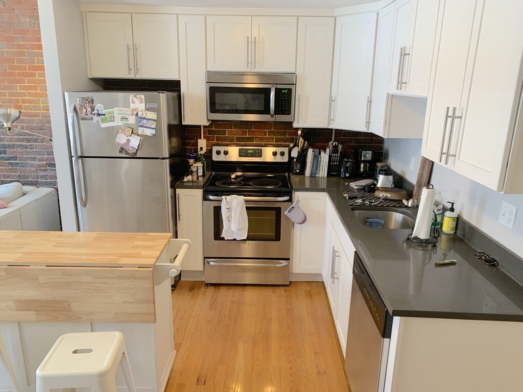 178 North Street, Unit 2 Boston, MA 02113 - Photo 7 of 14