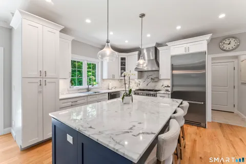 $800,000 | 5 Anthonys Lane, New Milford, CT 06776