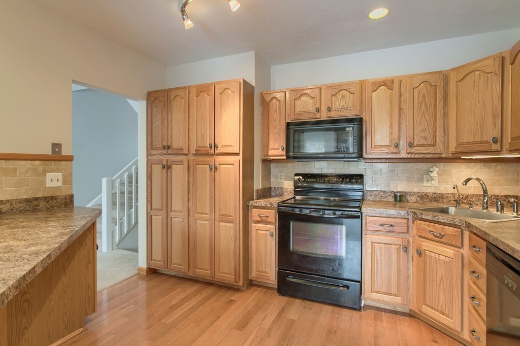 911 Ridgefield Circle, Unit C Clinton, MA 01510 - Photo 5 of 30 Gallery Image 5