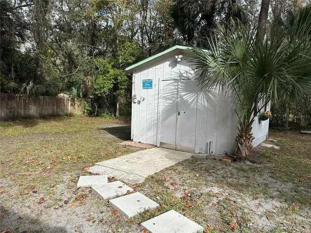 $1,700 | 24007 River Road, Astor, FL 32102