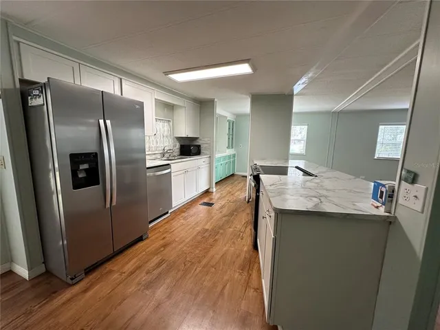 $1,700 | 24007 River Road, Astor, FL 32102