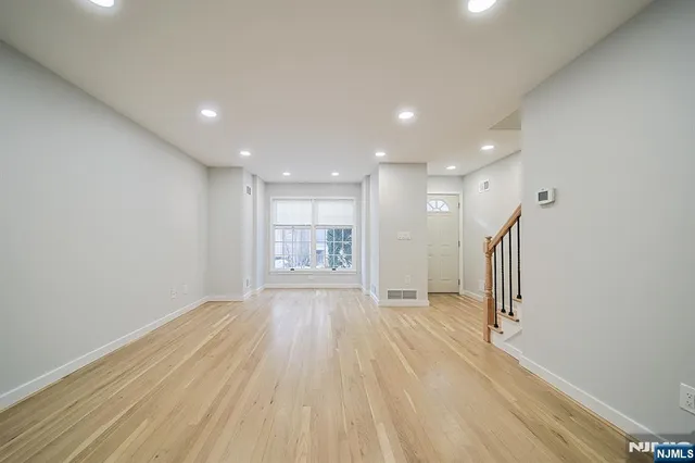 $3,950 | 196 Madison Avenue, Unit 15, Cresskill, NJ 07626