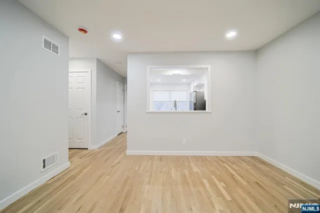 $3,950 | 196 Madison Avenue, Unit 15, Cresskill, NJ 07626