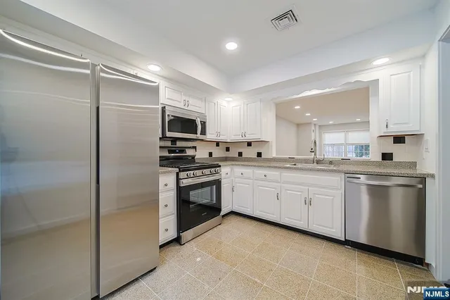 $3,950 | 196 Madison Avenue, Unit 15, Cresskill, NJ 07626