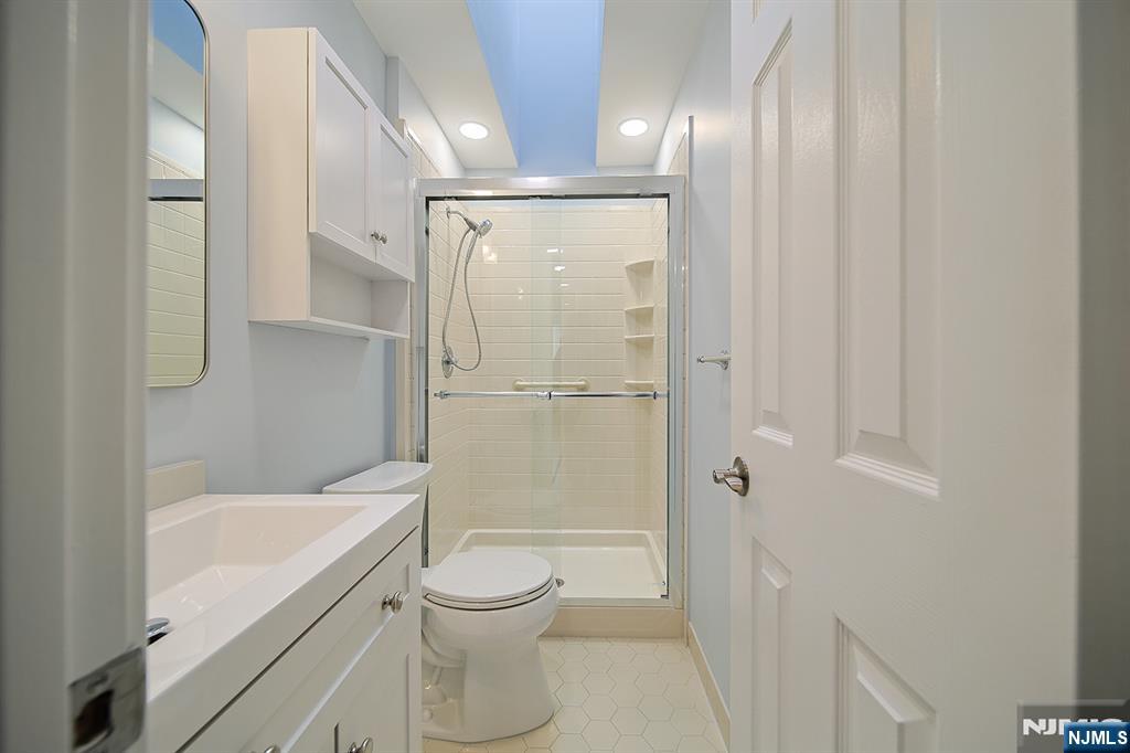 196 Madison Avenue, Unit 15 Cresskill, NJ 07626 - Photo 17 of 25