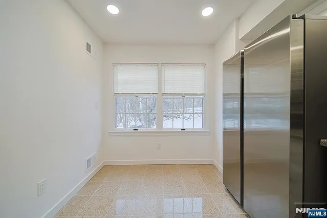 $3,950 | 196 Madison Avenue, Unit 15, Cresskill, NJ 07626
