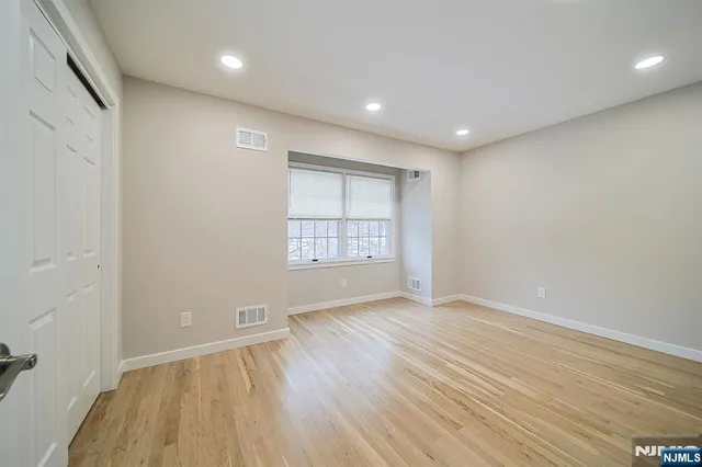 $3,950 | 196 Madison Avenue, Unit 15, Cresskill, NJ 07626