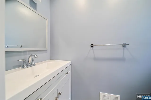 $3,950 | 196 Madison Avenue, Unit 15, Cresskill, NJ 07626