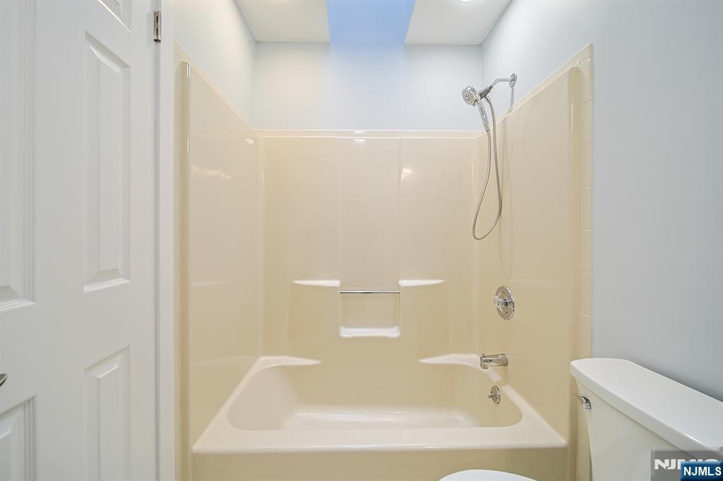 196 Madison Avenue, Unit 15 Cresskill, NJ 07626 - Photo 21 of 25